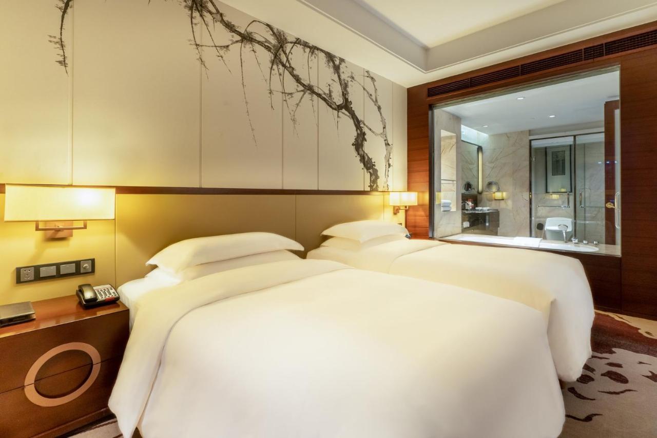 Expo Center Hotel - Free Shuttle Bus & Late Check-Out Иу Екстериор снимка