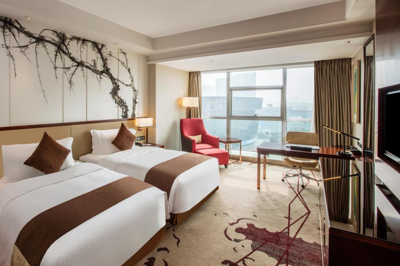 Expo Center Hotel - Free Shuttle Bus & Late Check-Out Иу Екстериор снимка