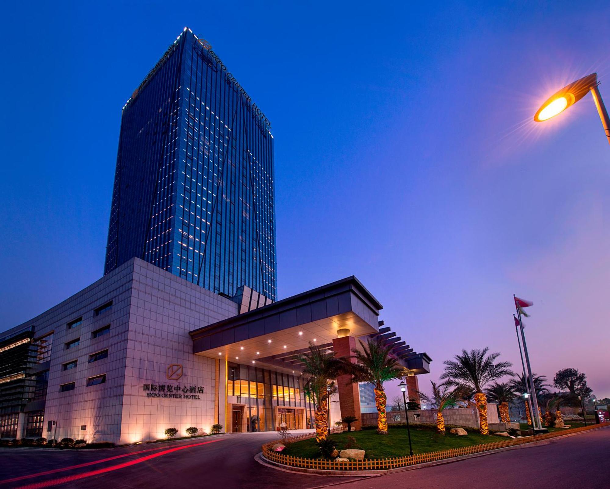 Expo Center Hotel - Free Shuttle Bus & Late Check-Out Иу Екстериор снимка