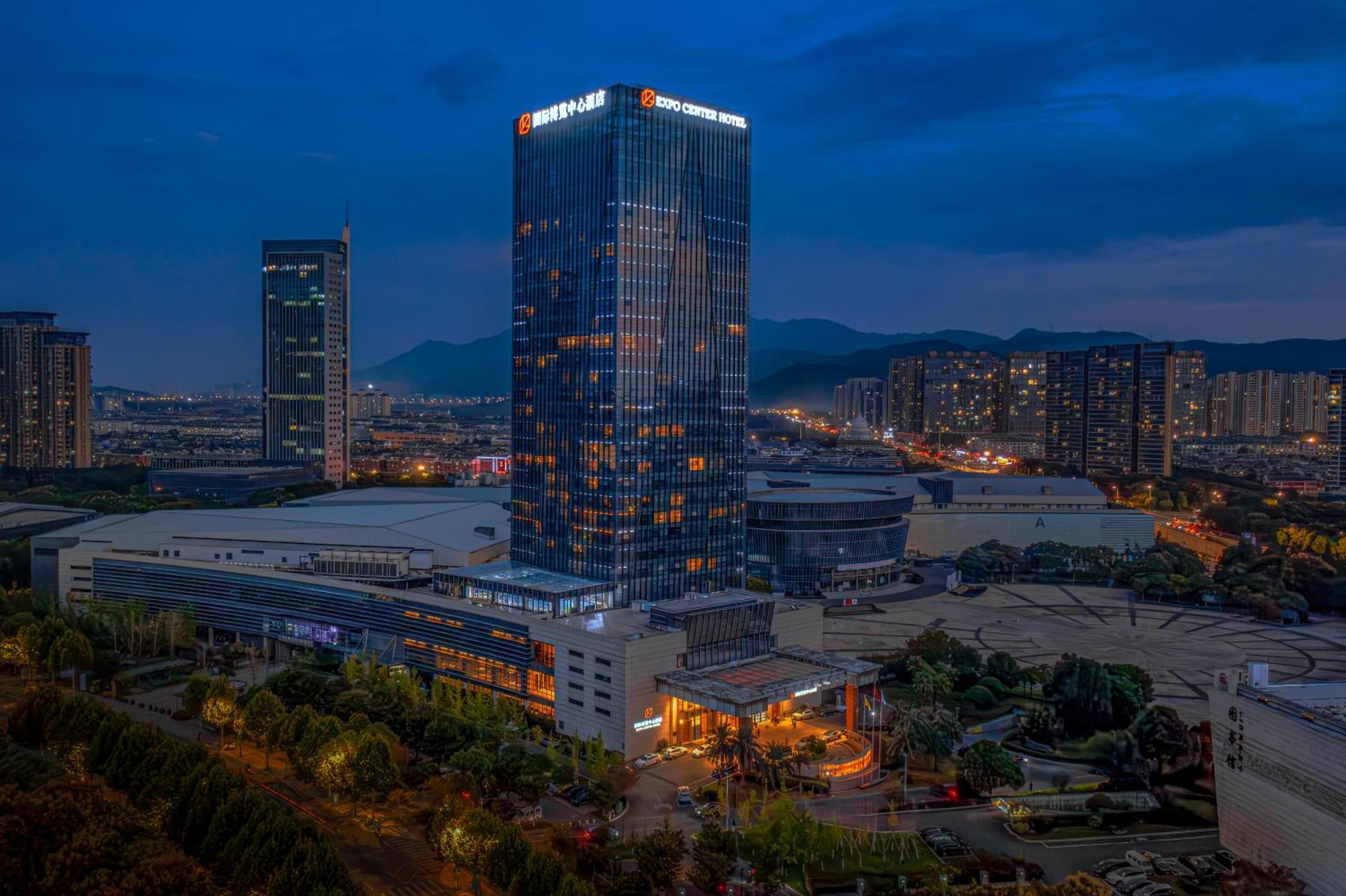 Expo Center Hotel - Free Shuttle Bus & Late Check-Out Иу Екстериор снимка